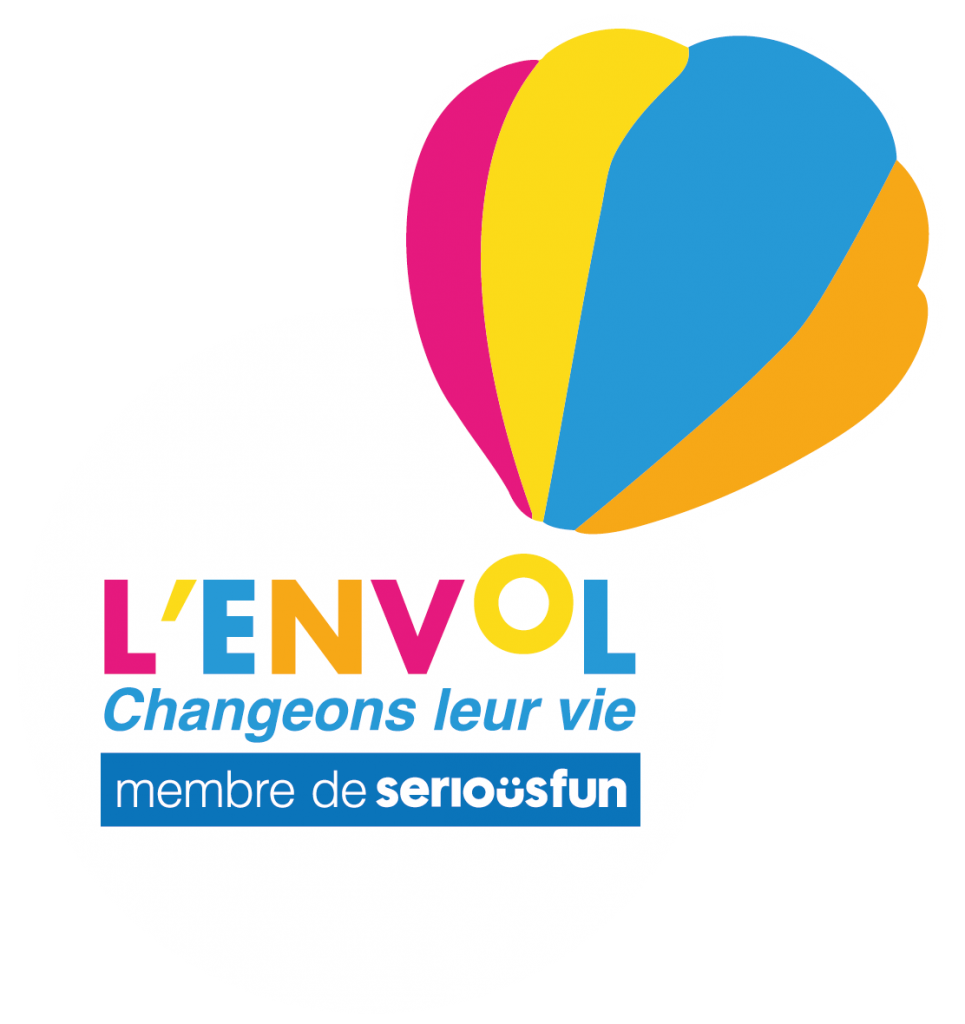 Logo de l'association L'ENVOL illustré par une montgolfière et la phrase "Changeons leur vie"